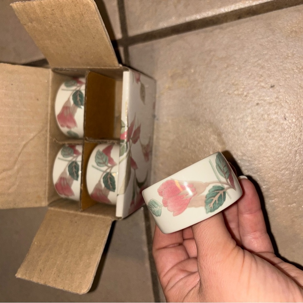 Mikasa Continental Silk Flowers F3003 Porcelain Napkin Rings Set of 4
